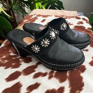 ARIAT Black Leather Women's Clogs with Floral Accents